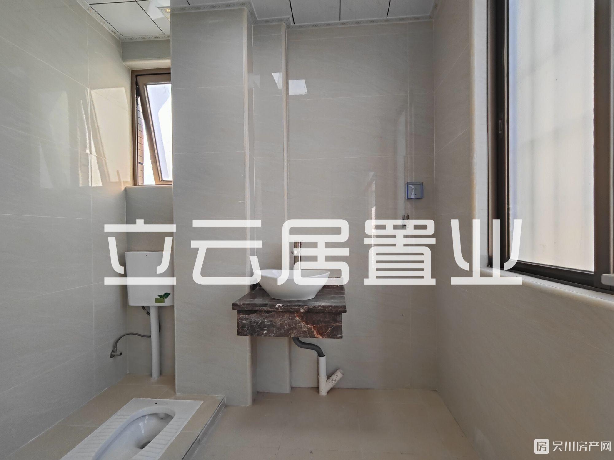 出租山腳附近私人屋電梯精裝2室2廳2衛(wèi)100平米900元/月住宅