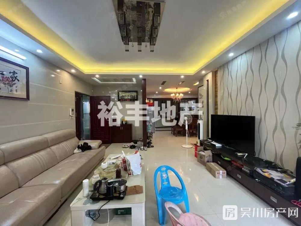 真房實(shí)拍出售同德城4室2廳2衛(wèi)156平米65.8萬住宅