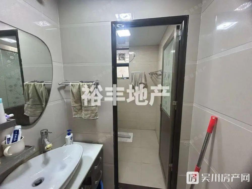真房實拍出售同德城4室2廳2衛(wèi)156平米65.8萬住宅