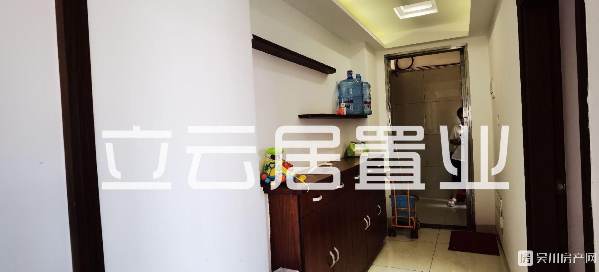 新華小學(xué)電梯房，可分期按揭，3室2廳2衛(wèi)111.27平米55萬住宅