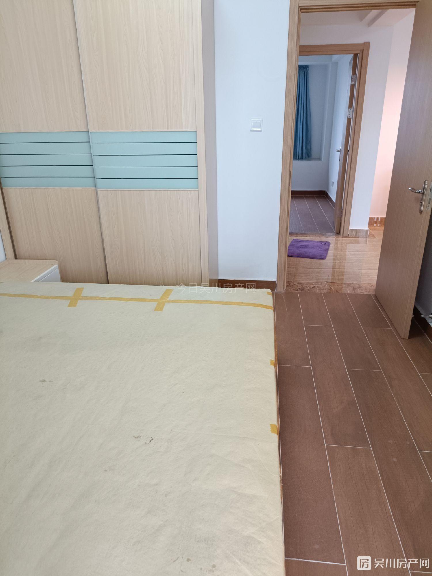 出售鼎龍灣精裝兩房，吃喝玩樂樣樣齊，旅游時(shí)期的落腳點(diǎn)，有證在手，隨時(shí)看房