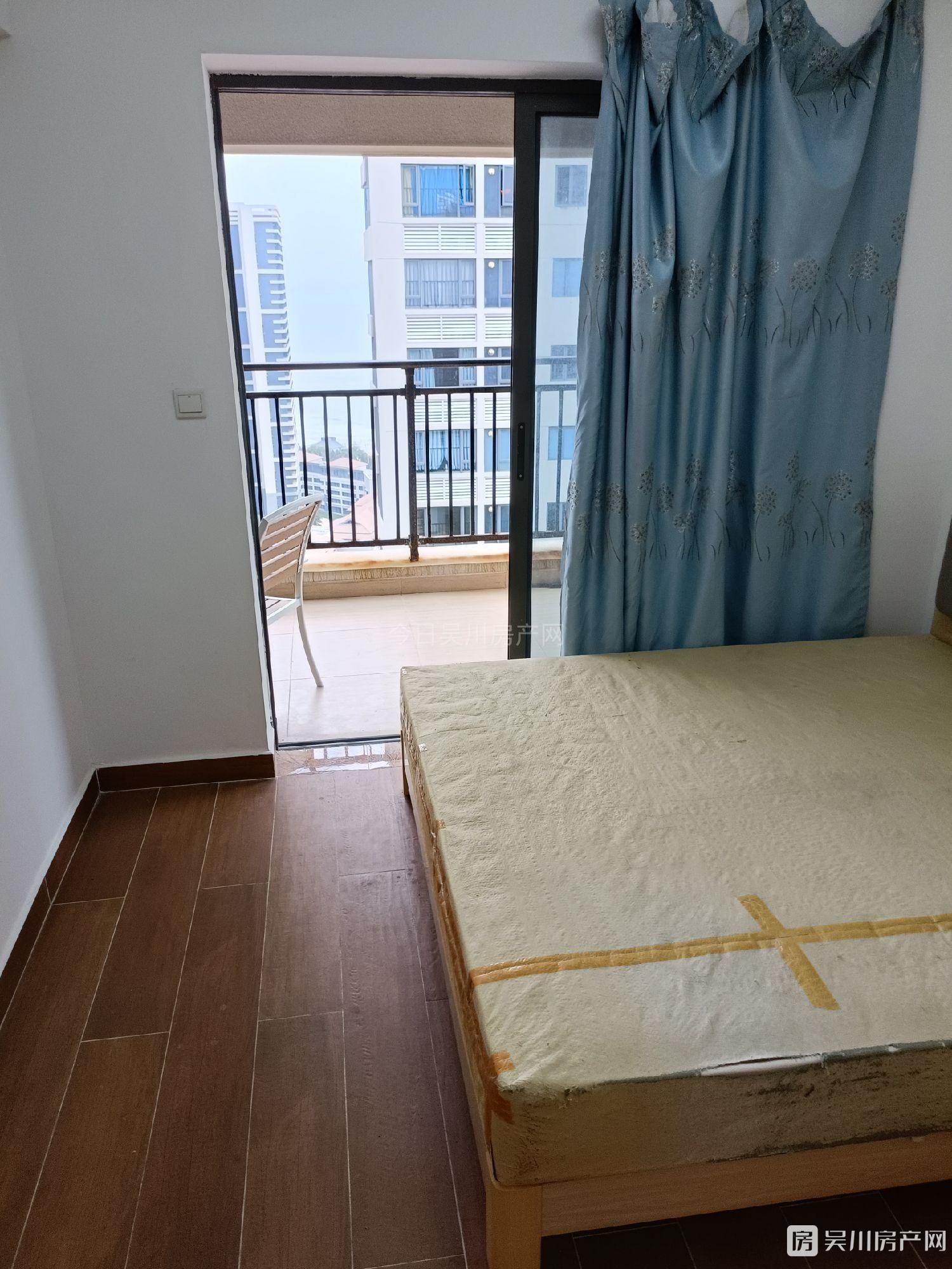 出售鼎龍灣精裝兩房，吃喝玩樂樣樣齊，旅游時(shí)期的落腳點(diǎn)，有證在手，隨時(shí)看房