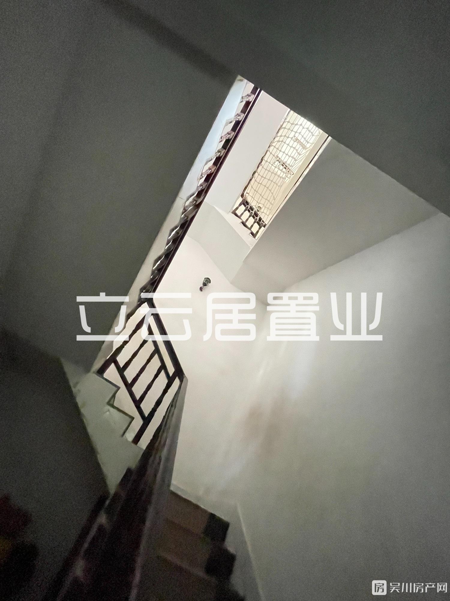 出售海景路私人屋30米大路，轉(zhuǎn)角位 80平米350萬住宅
