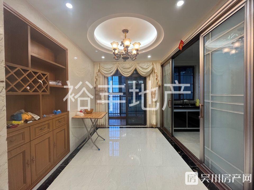 出售海岸 萬(wàn)和城4室2廳2衛(wèi)129平米80萬(wàn)住宅