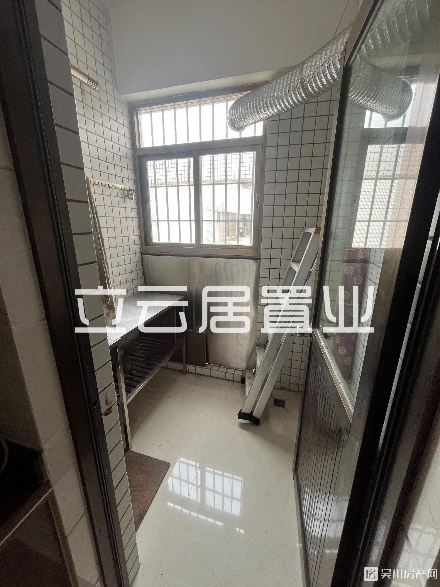 出售金泉廣場4室2廳2衛(wèi)139.6平米67.8萬住宅