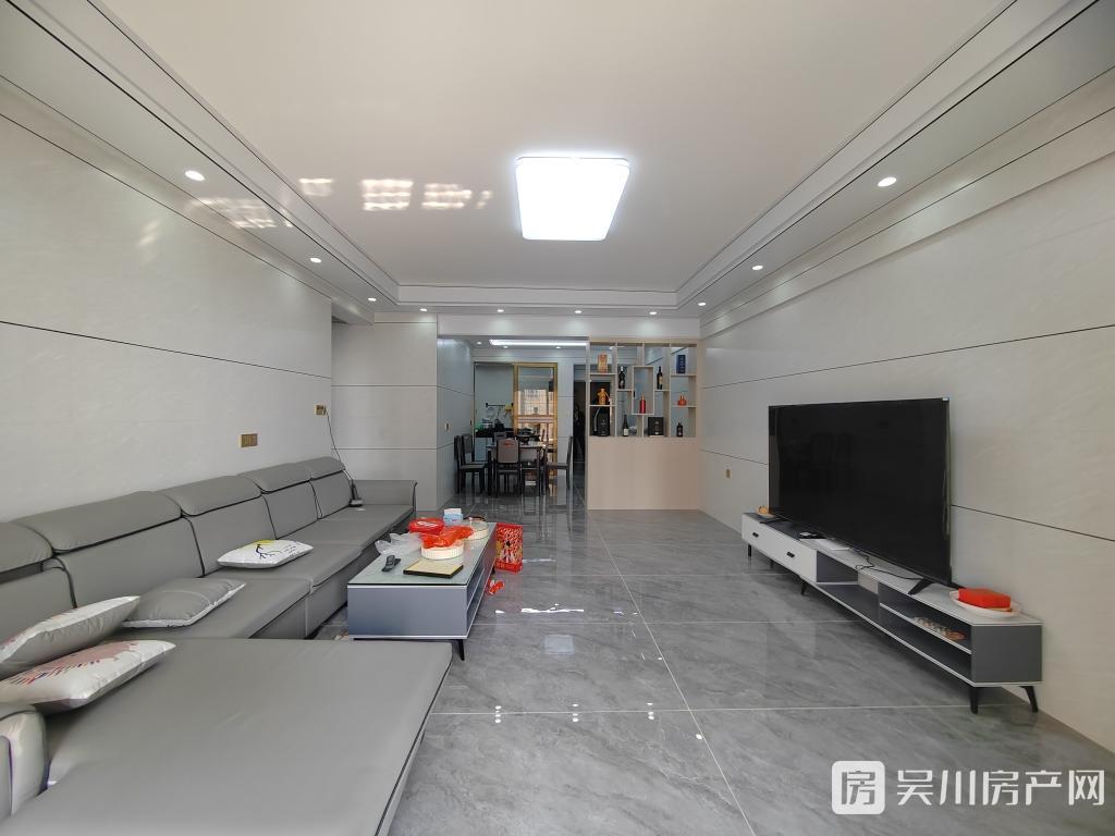 單價(jià)僅5000元出售財(cái)富名門(mén)豪裝4房