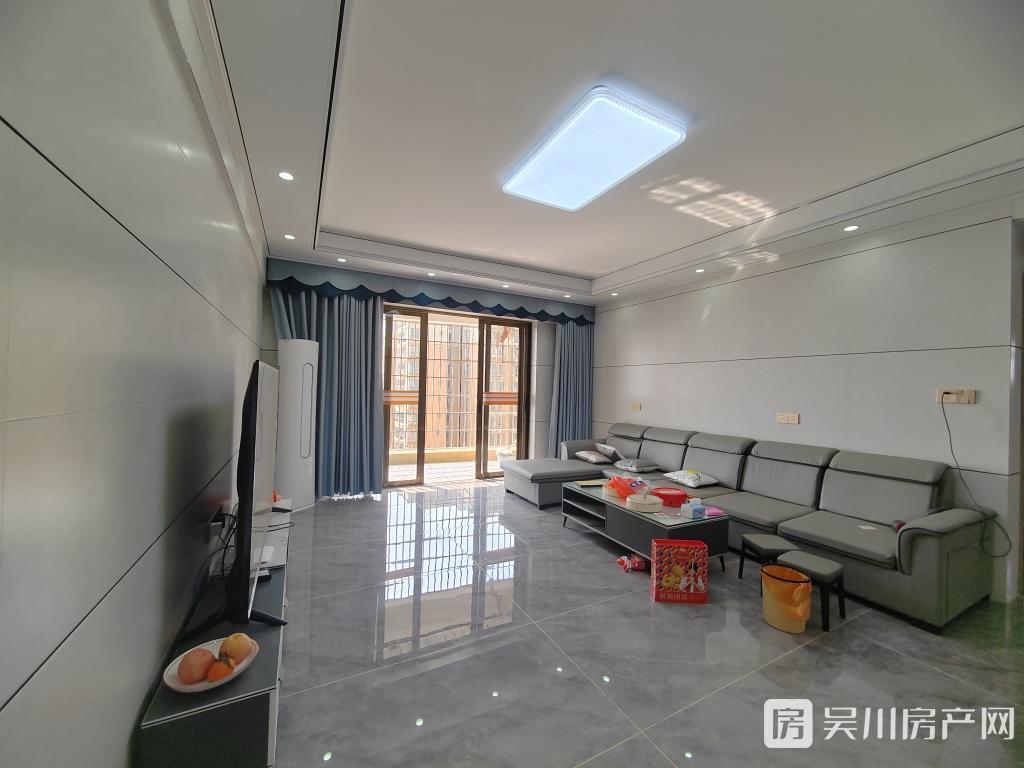 單價(jià)僅5000元出售財(cái)富名門豪裝4房