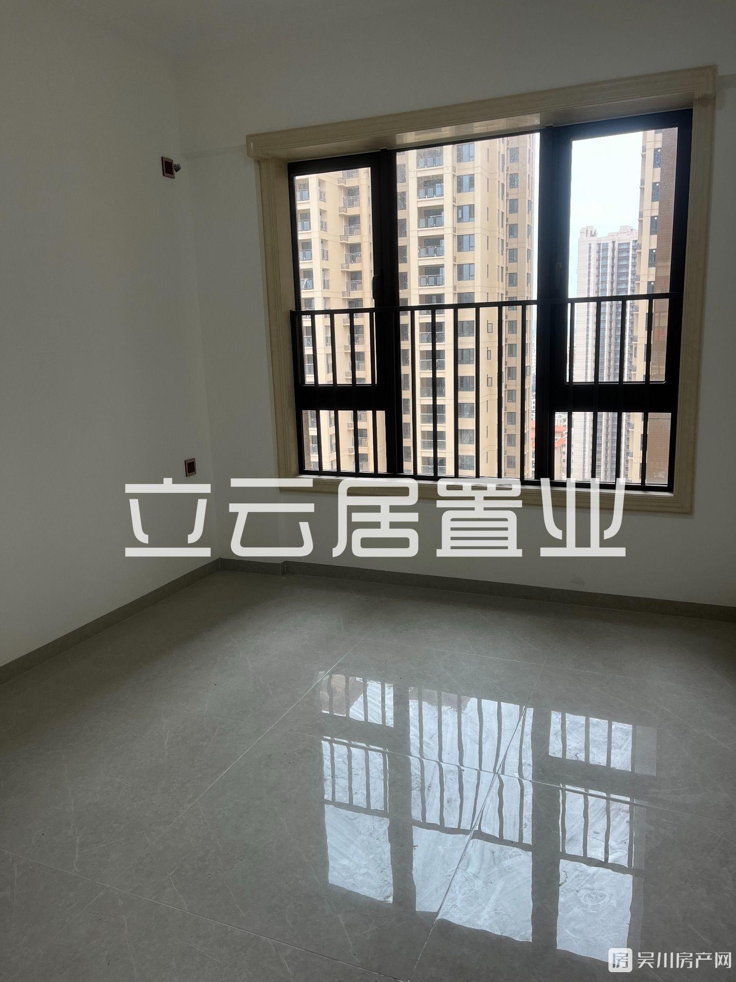 出售筍嘢華和南國銀苑5室2廳2衛(wèi)超靚樓層129.3平米僅需130萬住宅