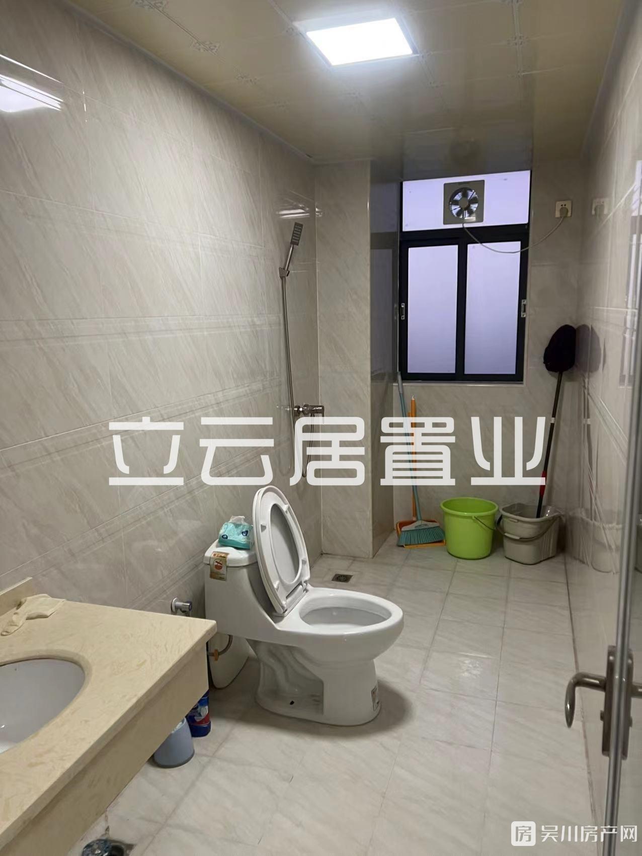 出租幸福名城4室2廳2衛(wèi)150平米家俬電齊全僅1500元/月住宅