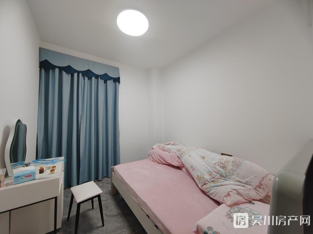 單價(jià)僅5000元出售財(cái)富名門豪裝4房