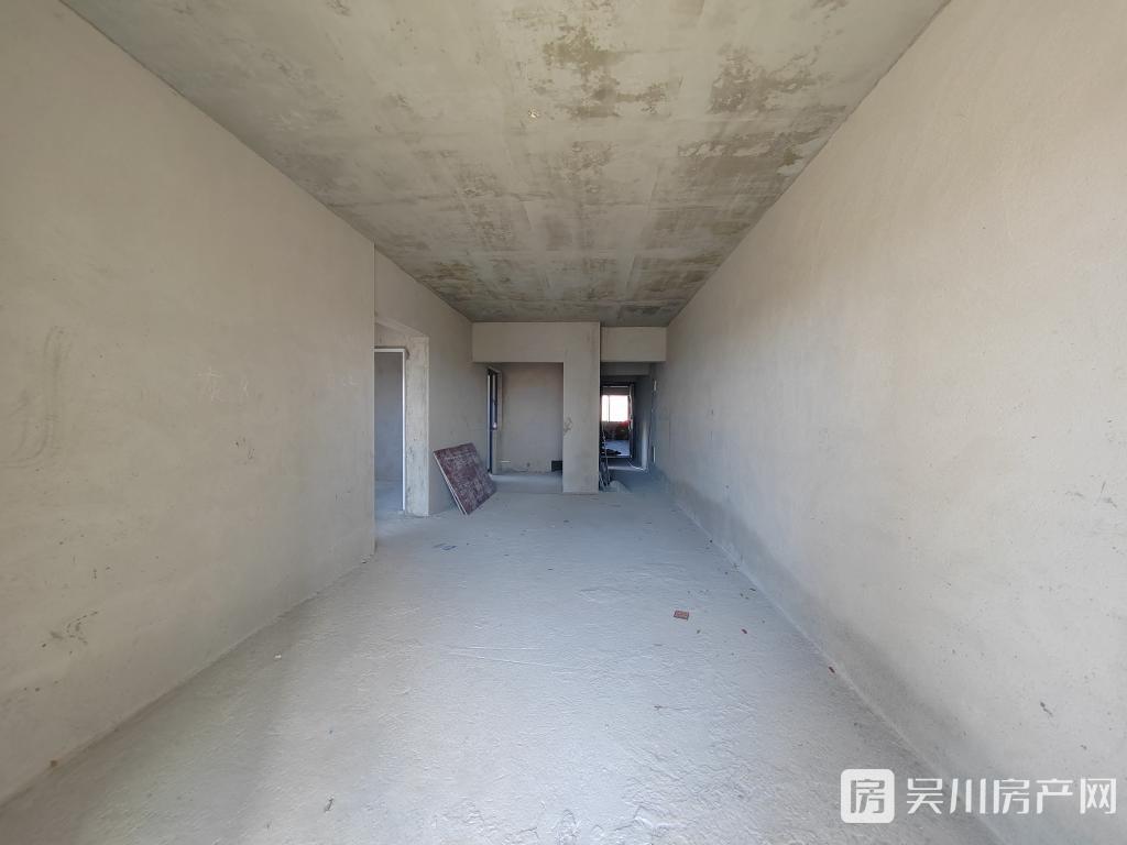 58.8万出售金沙广场三期毛坯3房