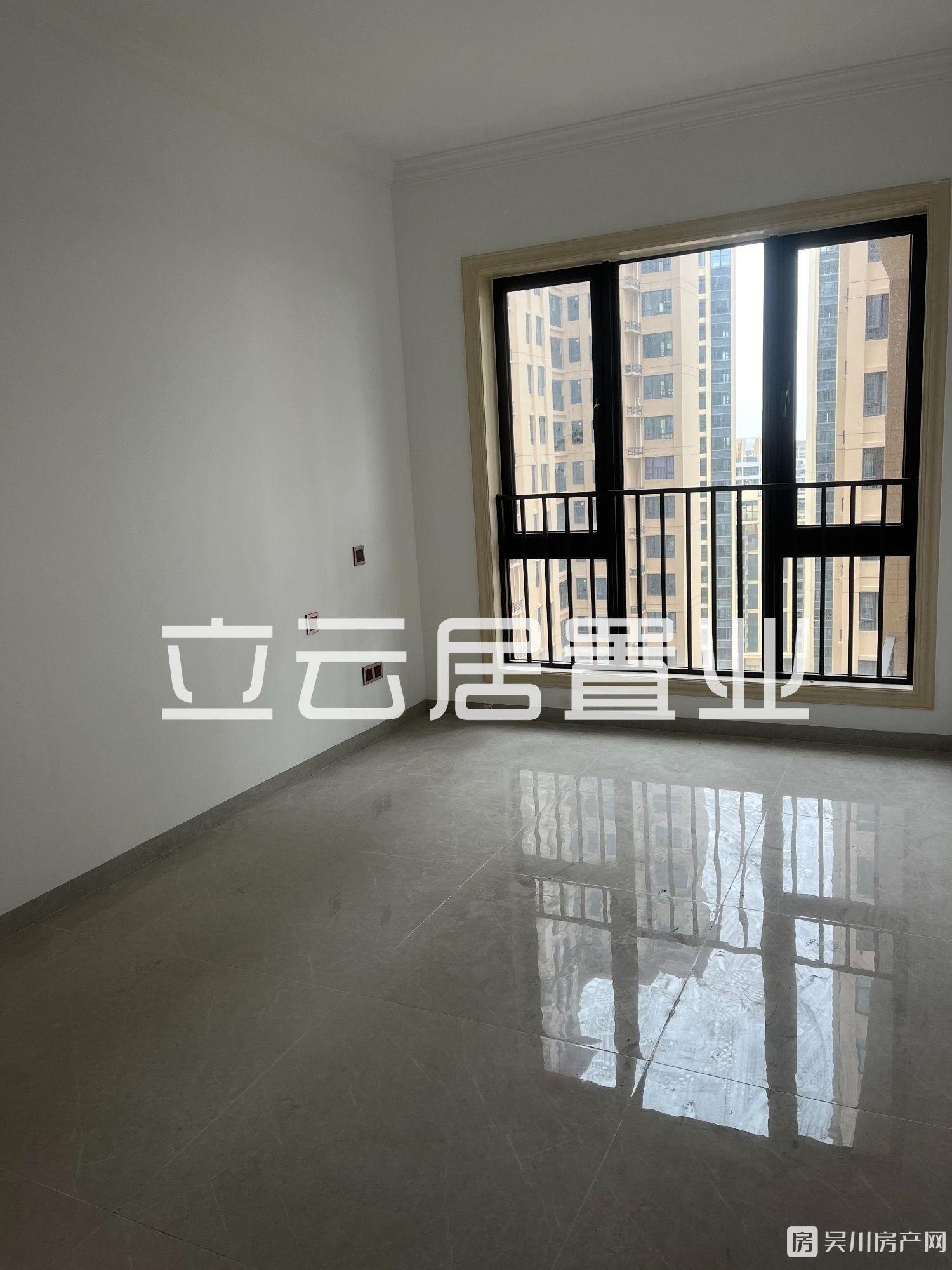 出售筍嘢華和南國銀苑5室2廳2衛(wèi)超靚樓層129.3平米僅需130萬住宅