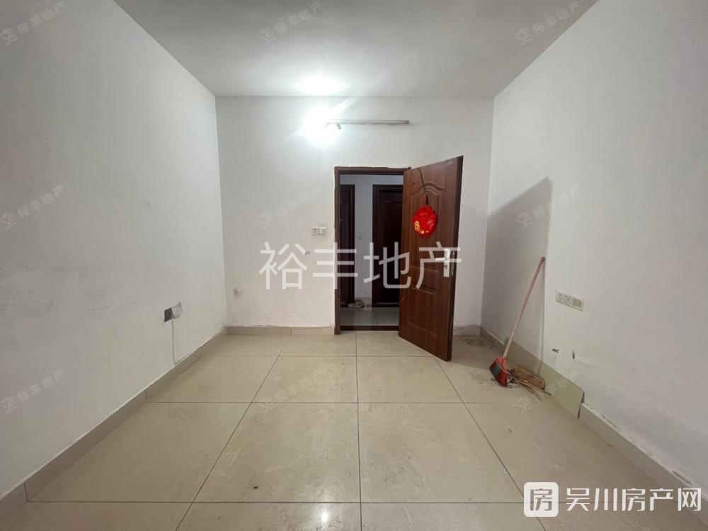 真房實(shí)拍，一口價(jià)包物業(yè)半年起租 同德城2室1廳1衛(wèi)45平米700元/月住宅小區(qū)