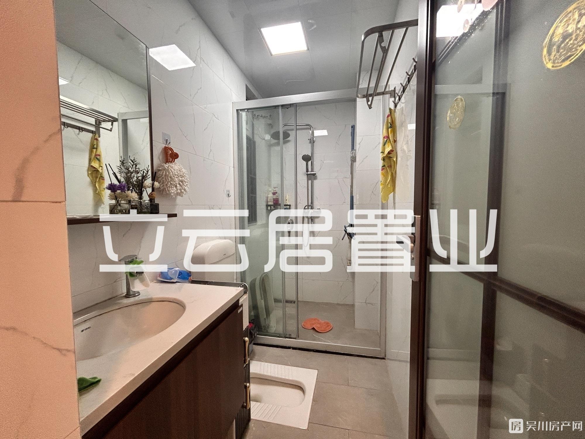 出售壹號公館9.9新3室2廳2衛(wèi)86平米56.8萬住宅