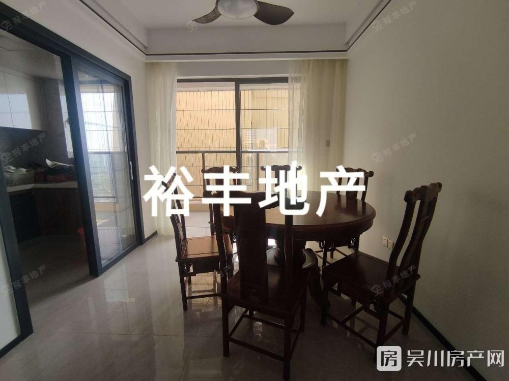原2000元現(xiàn)降至底1700出租裕達(dá)豪庭4室2廳2衛(wèi)119平米1700元/月住宅