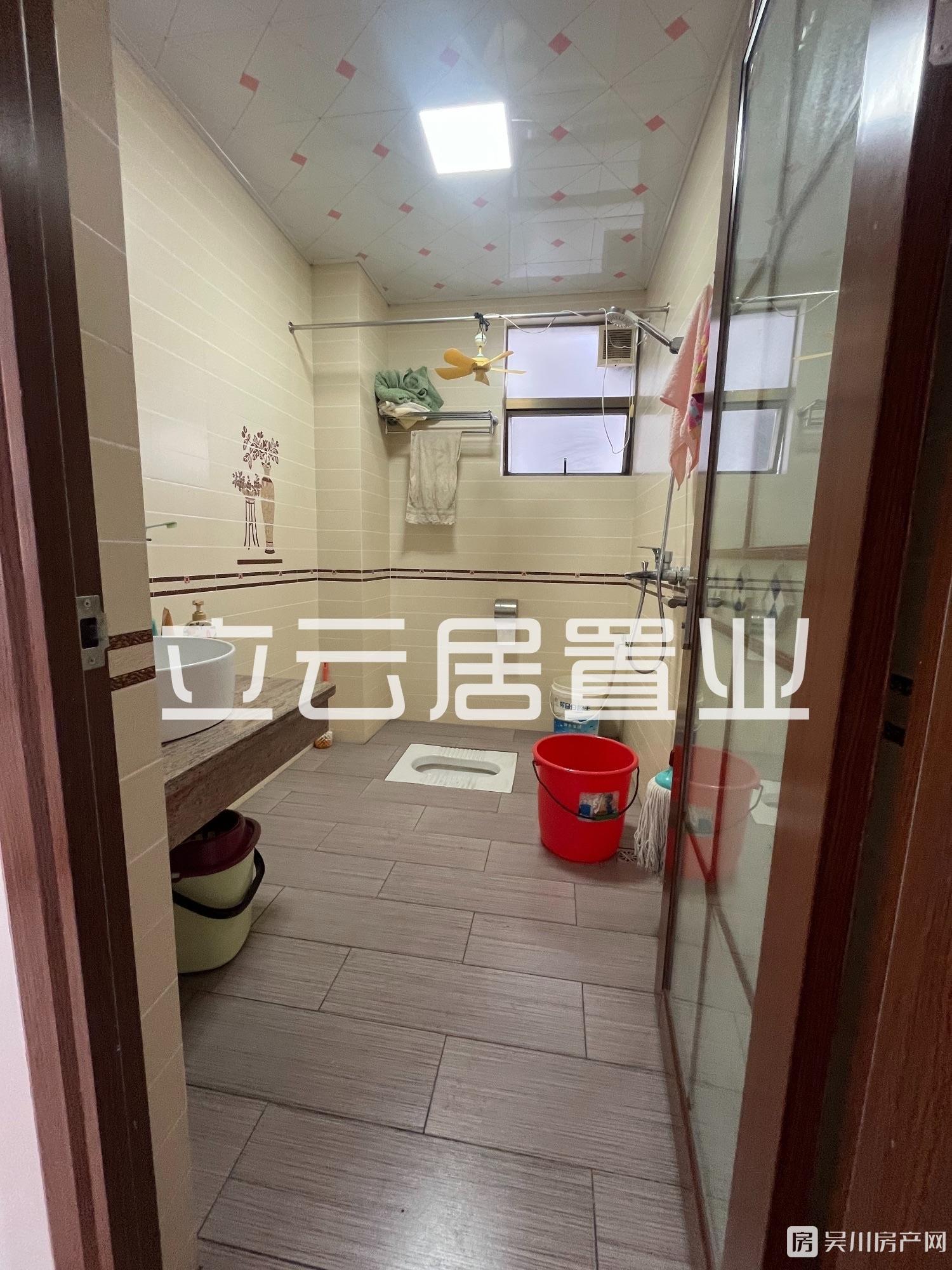 出售金泉廣場4室2廳2衛(wèi)139.6平米67.8萬住宅