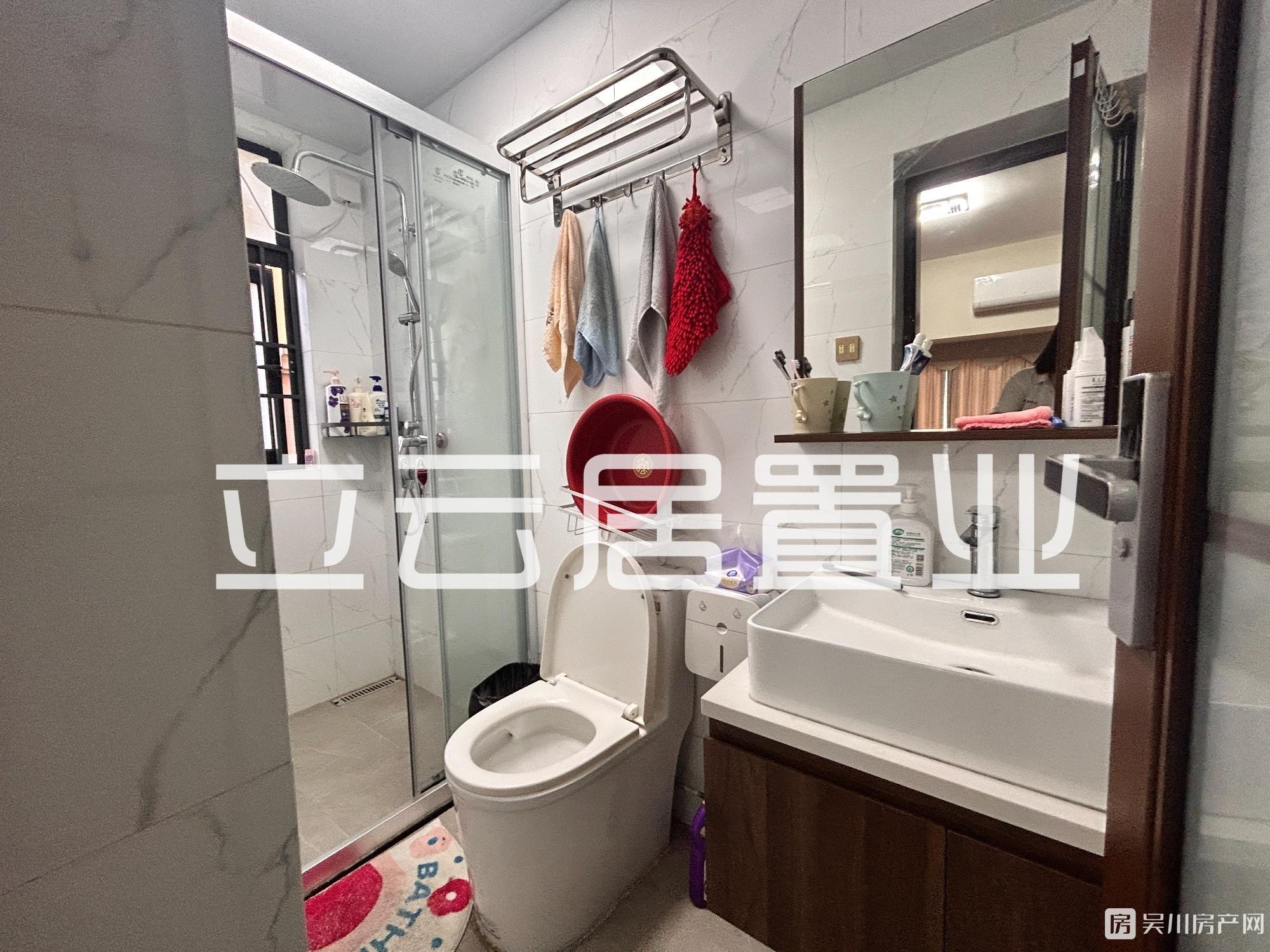 出售壹號公館9.9新3室2廳2衛(wèi)86平米56.8萬住宅