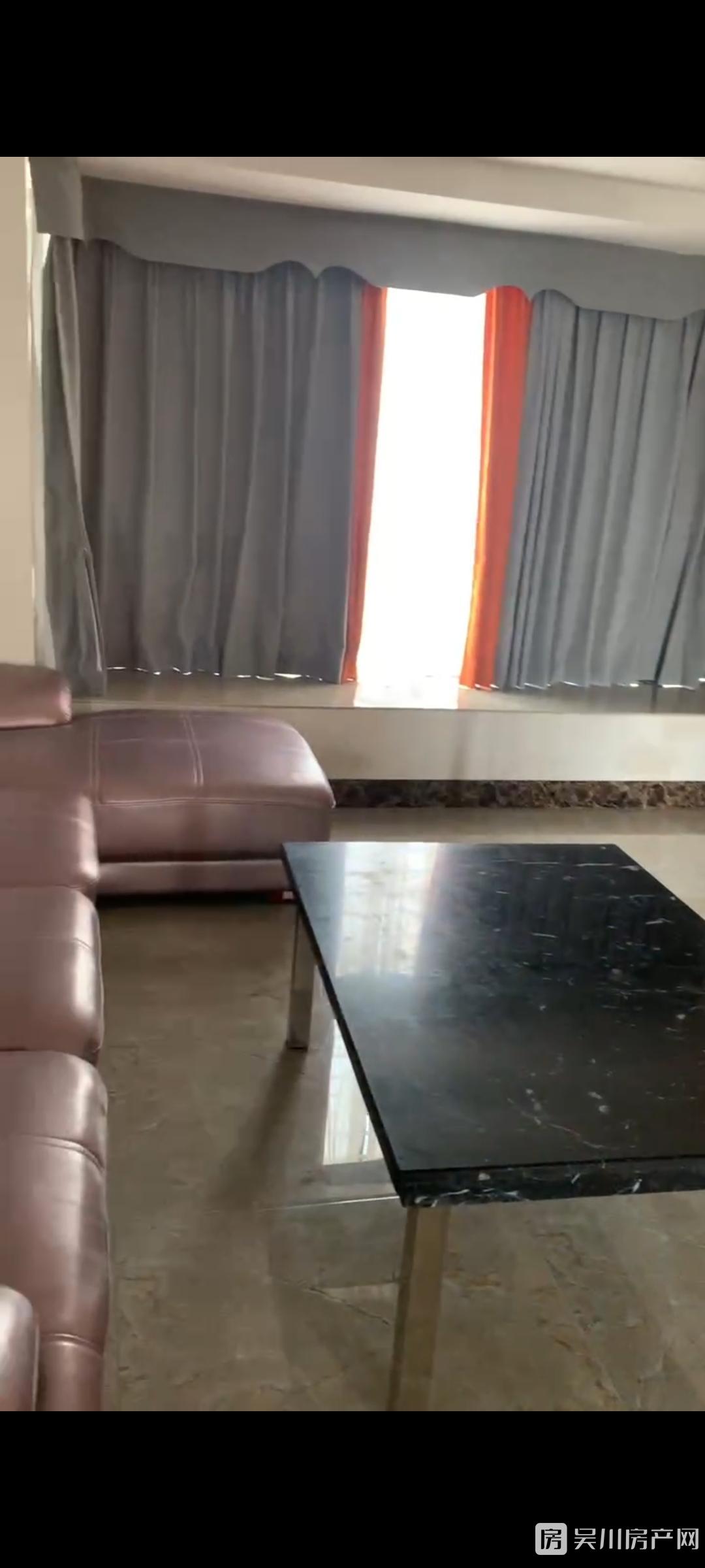 出租萬和城精裝三房兩衛(wèi)，南北對流的戶型，基本就近樓棟的位置都有出入口，非常方便