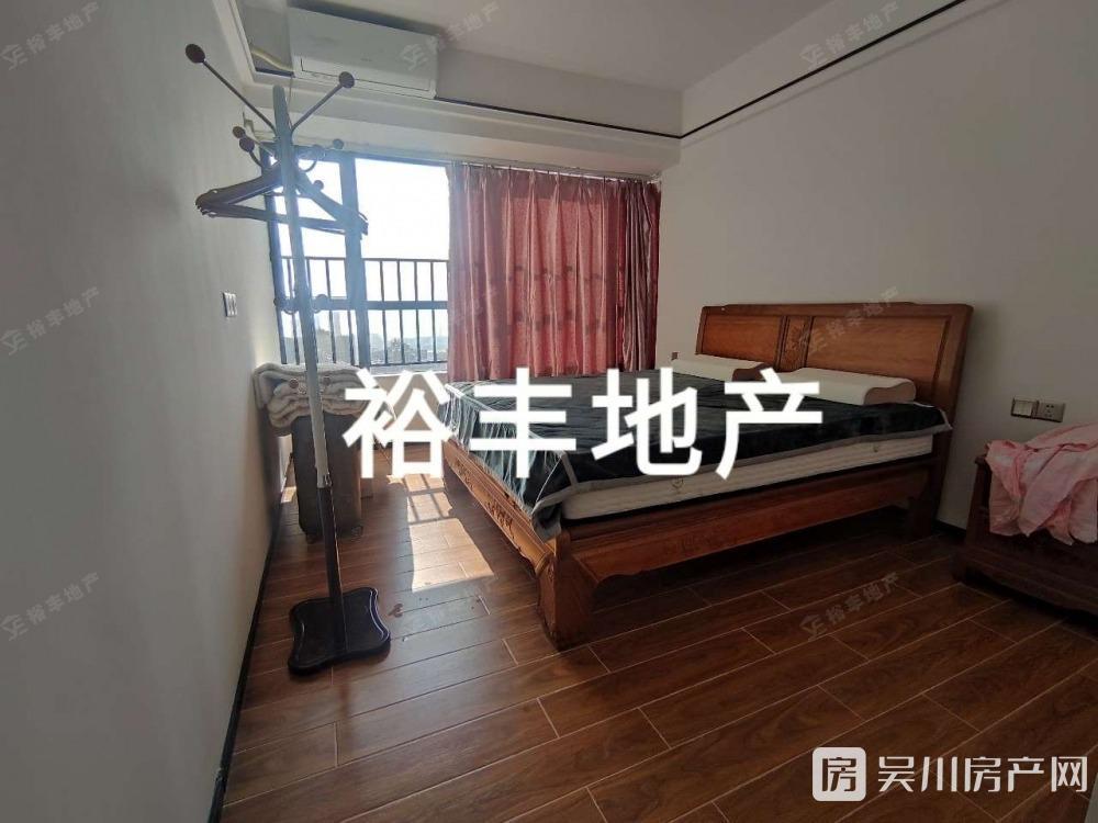 原2000元現(xiàn)降至底1700出租裕達(dá)豪庭4室2廳2衛(wèi)119平米1700元/月住宅