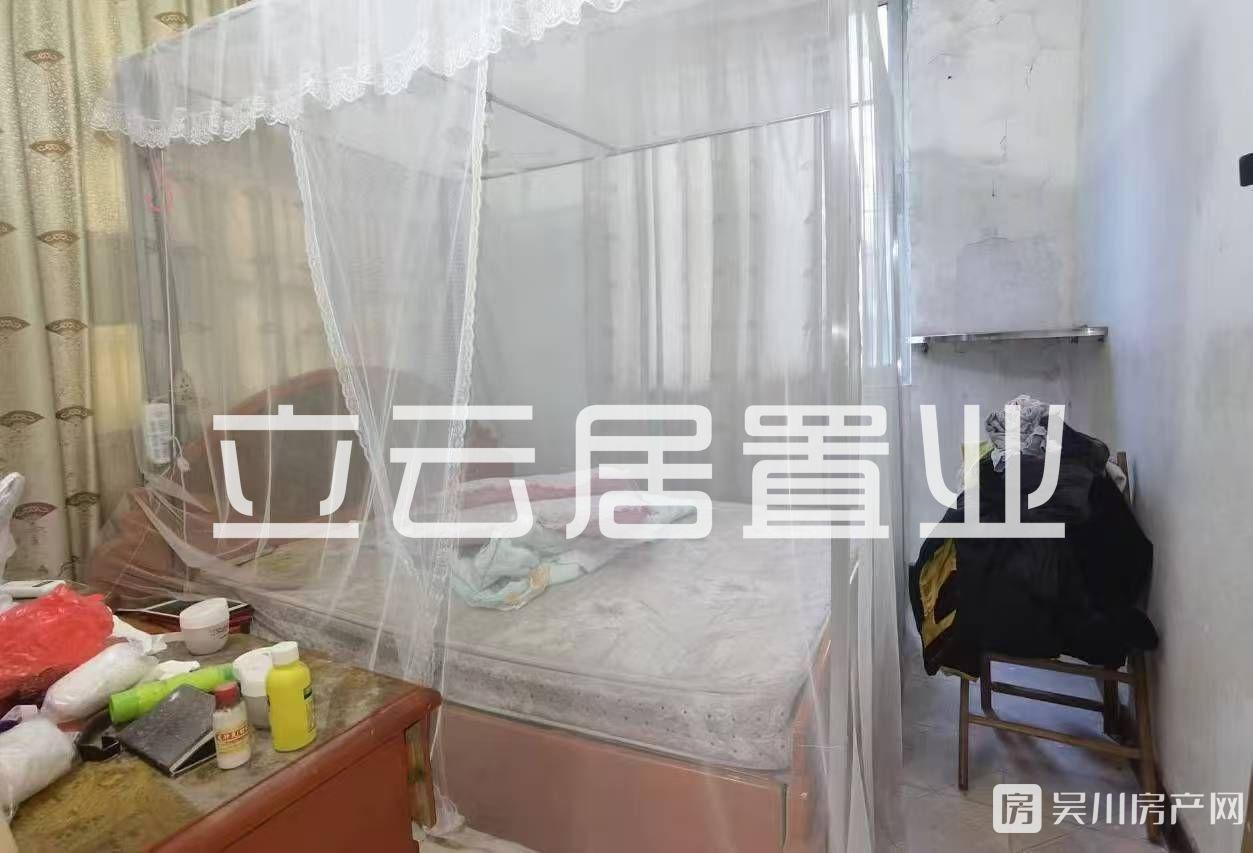 出租供銷街3室2廳1衛(wèi)95平米900元/月住宅