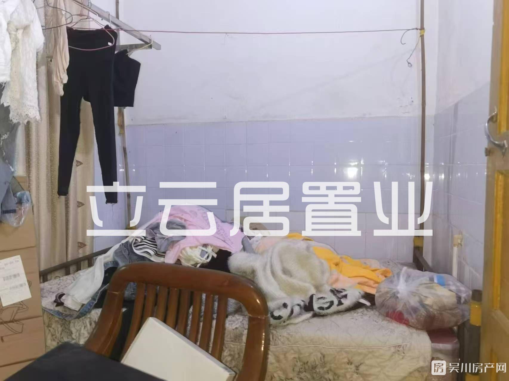 出租供銷街3室2廳1衛(wèi)95平米900元/月住宅