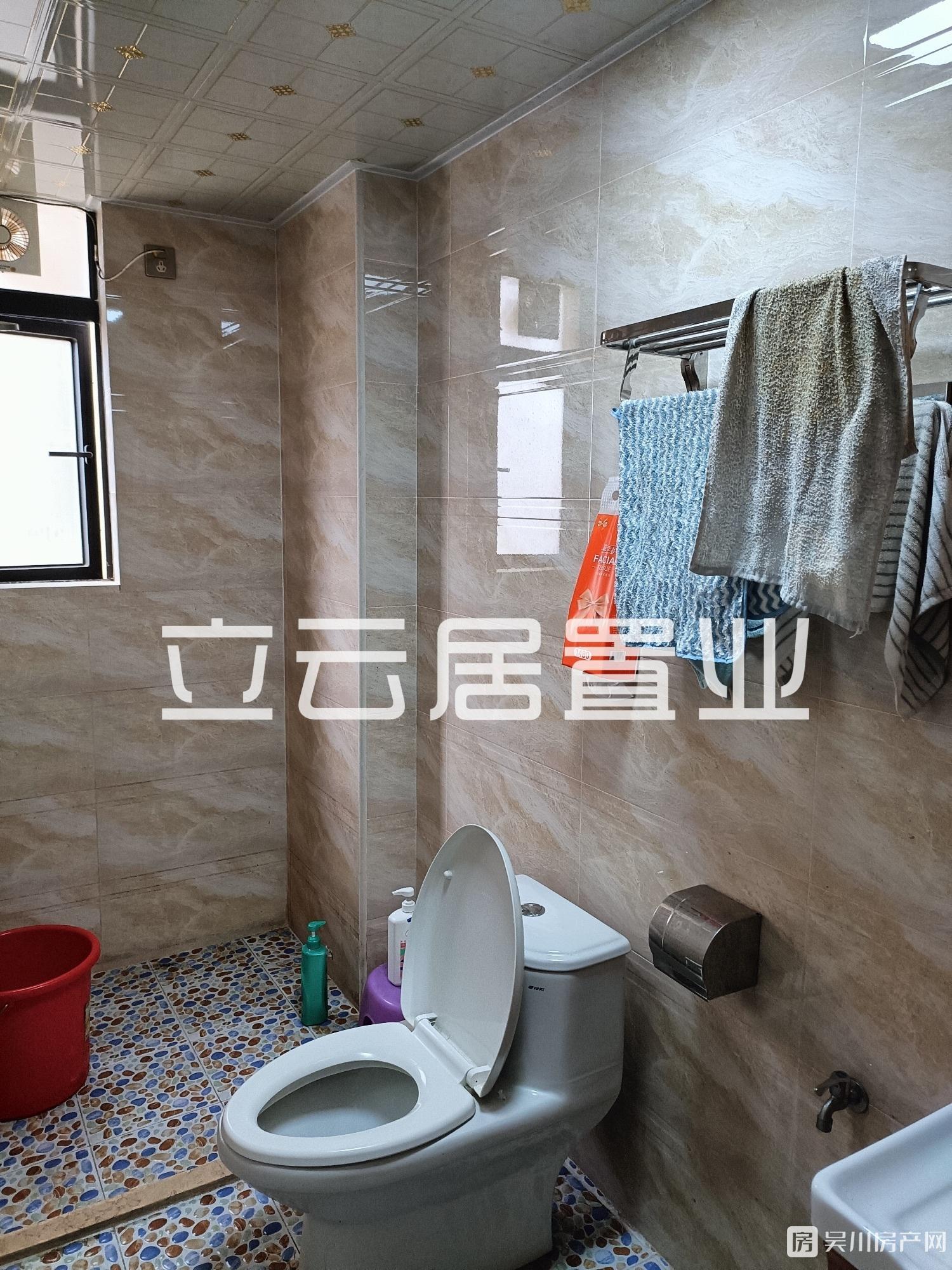 出租海逸半島3室2廳2衛(wèi)120平米2000元/月住宅