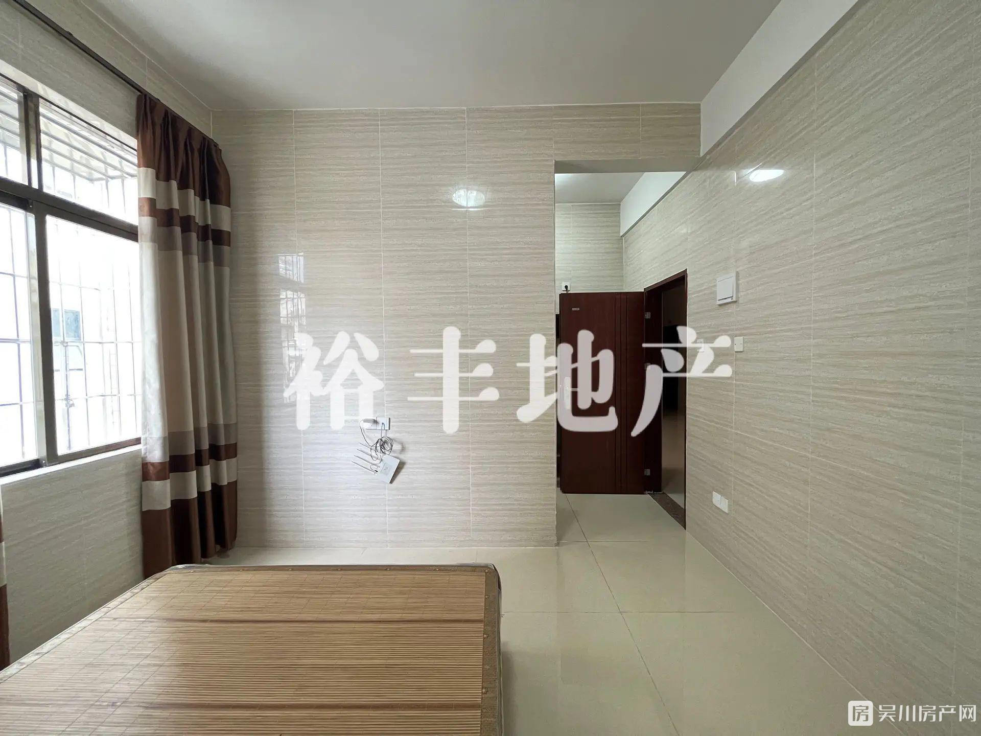 新華路1室0廳1衛(wèi)25平米550元/月