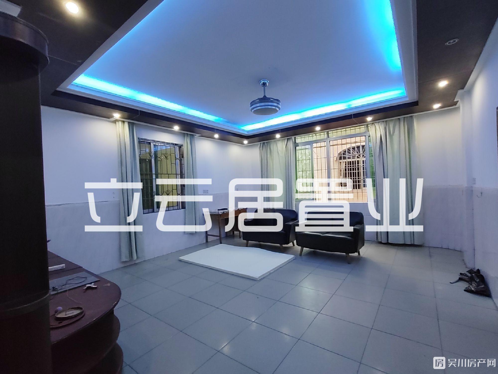 出租沿江路2區(qū)私人屋2室2廳1衛(wèi)110平米700元/月住宅