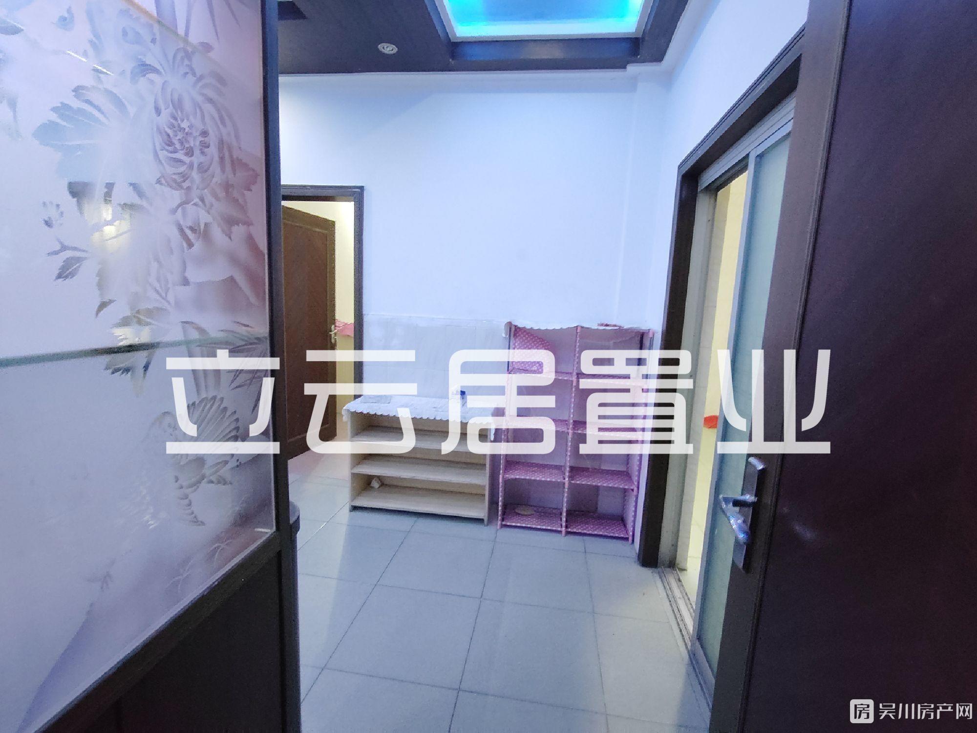 出租沿江路2區(qū)私人屋2室2廳1衛(wèi)110平米700元/月住宅
