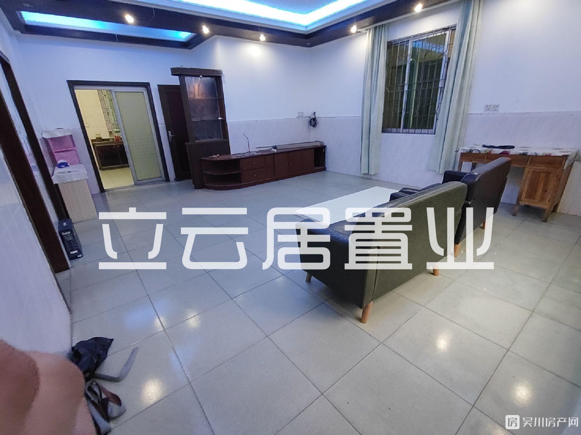 出租沿江路2區(qū)私人屋2室2廳1衛(wèi)110平米700元/月住宅