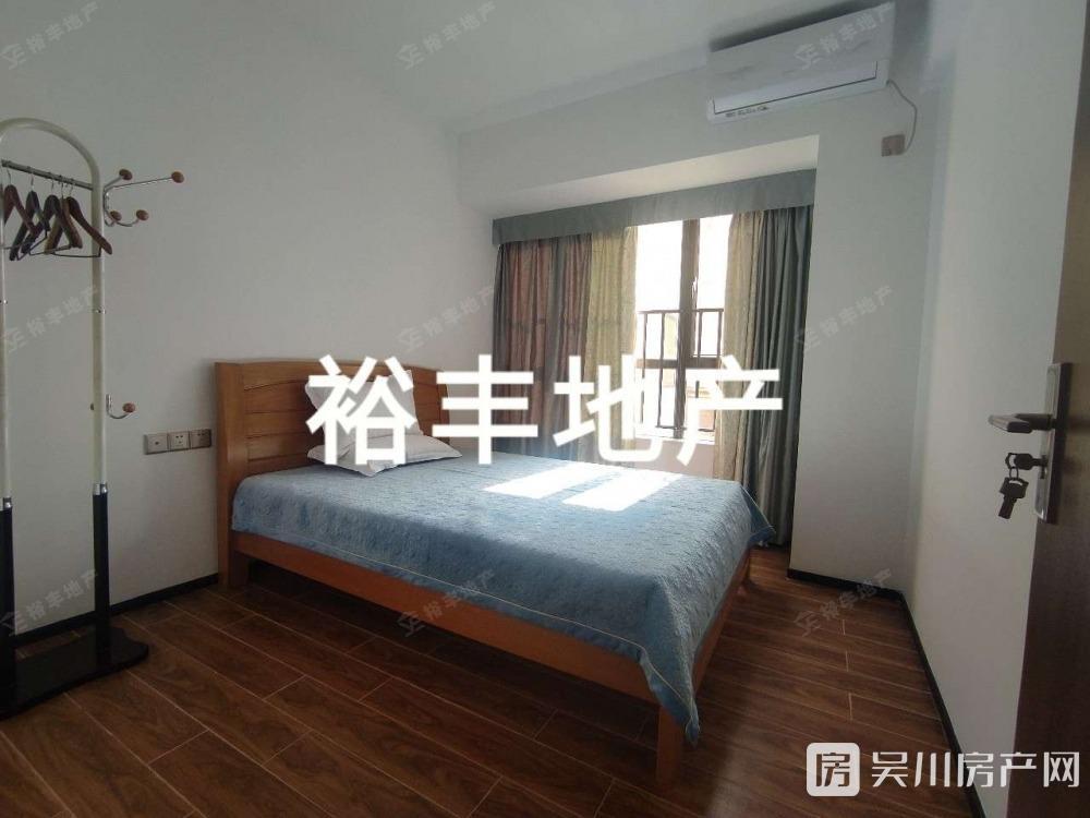 原2000元現(xiàn)降至底1700出租裕達(dá)豪庭4室2廳2衛(wèi)119平米1700元/月住宅