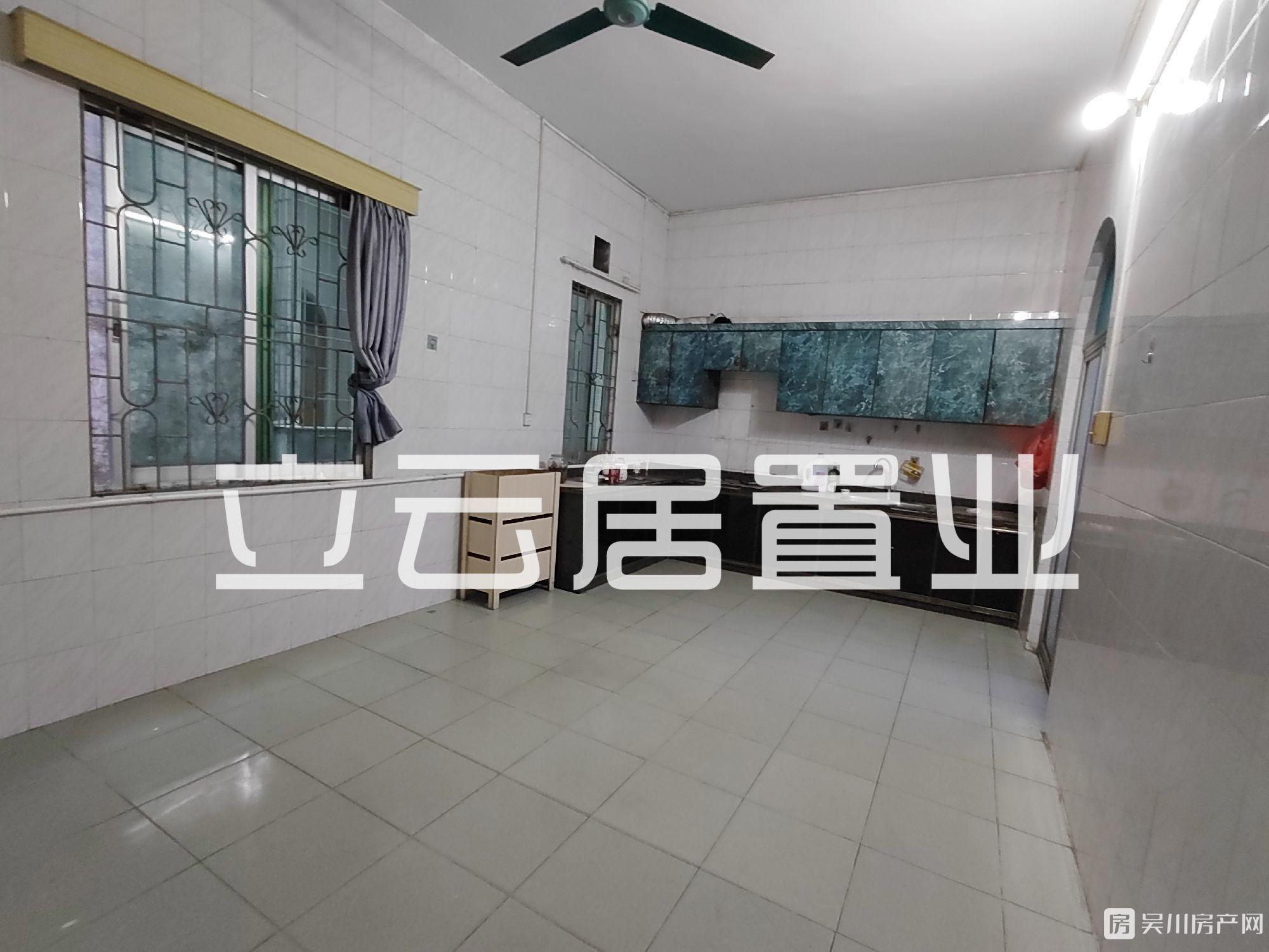 出租沿江路2區(qū)私人屋2室2廳1衛(wèi)110平米700元/月住宅