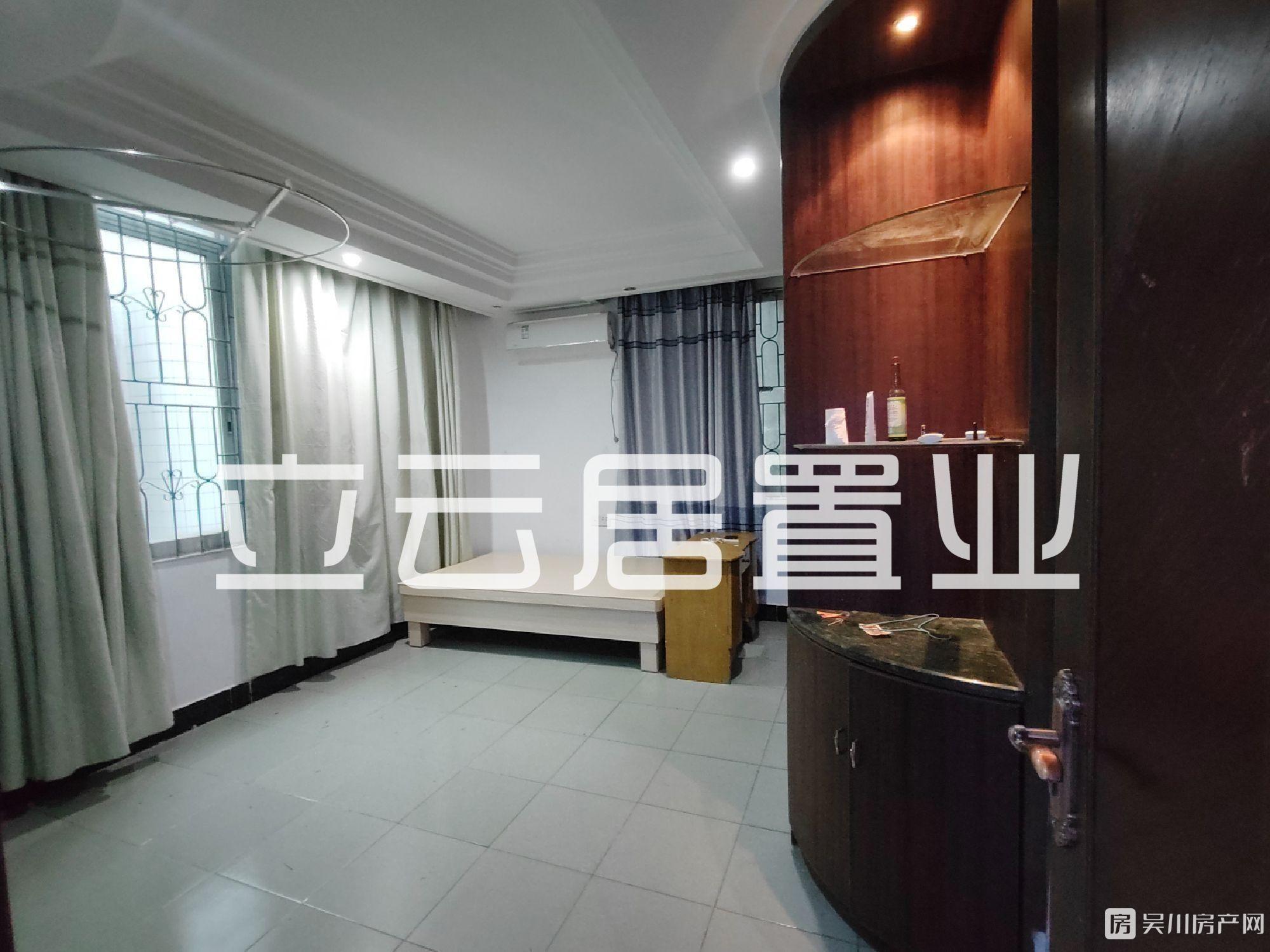 出租沿江路2區(qū)私人屋2室2廳1衛(wèi)110平米700元/月住宅