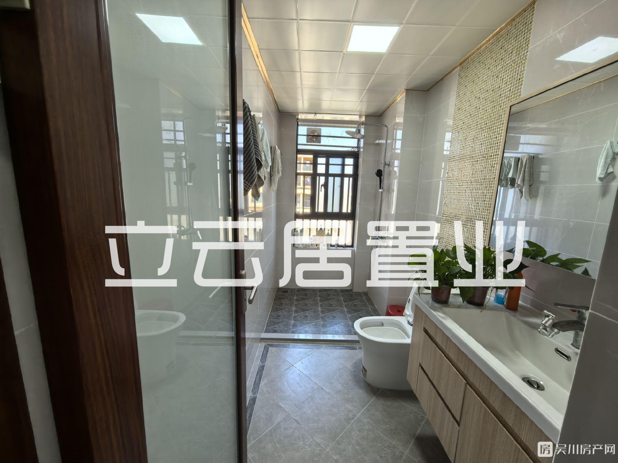 出售華和南國(guó)銀苑5室2廳2衛(wèi)129.3平米98萬(wàn)住宅