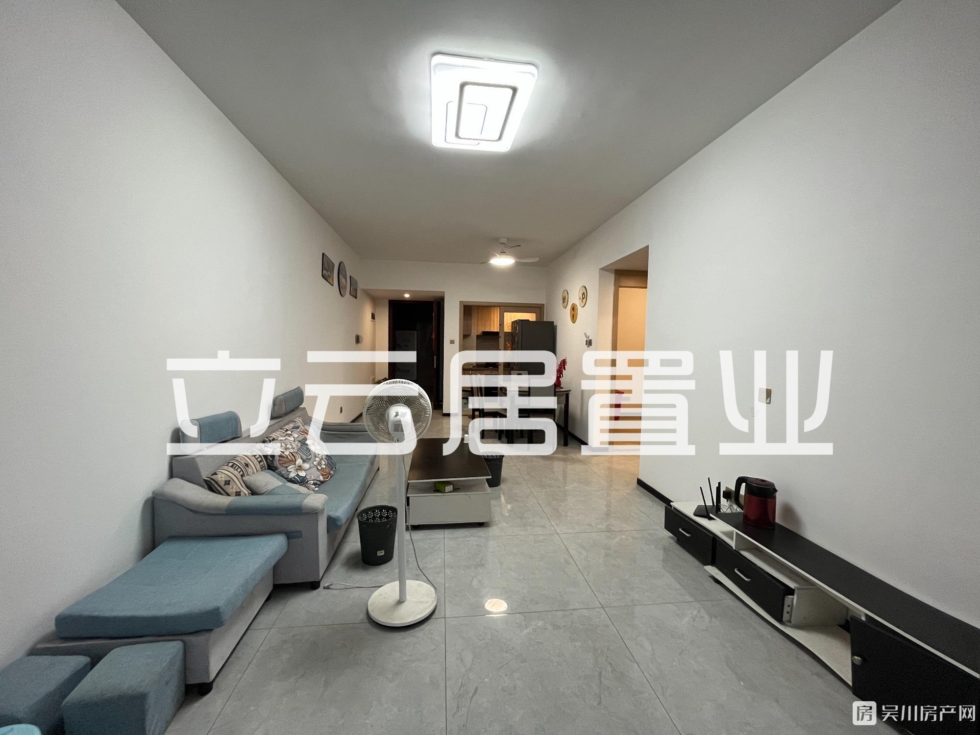 出租時(shí)代廣場(chǎng)2室1廳1衛(wèi)80平家私齊全1800元/月住宅