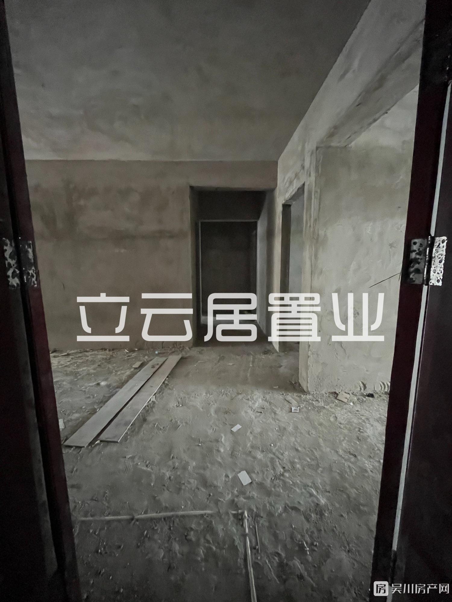 出售同德城大4房，電梯房，證件齊全，單價(jià)僅2千多，拼手速