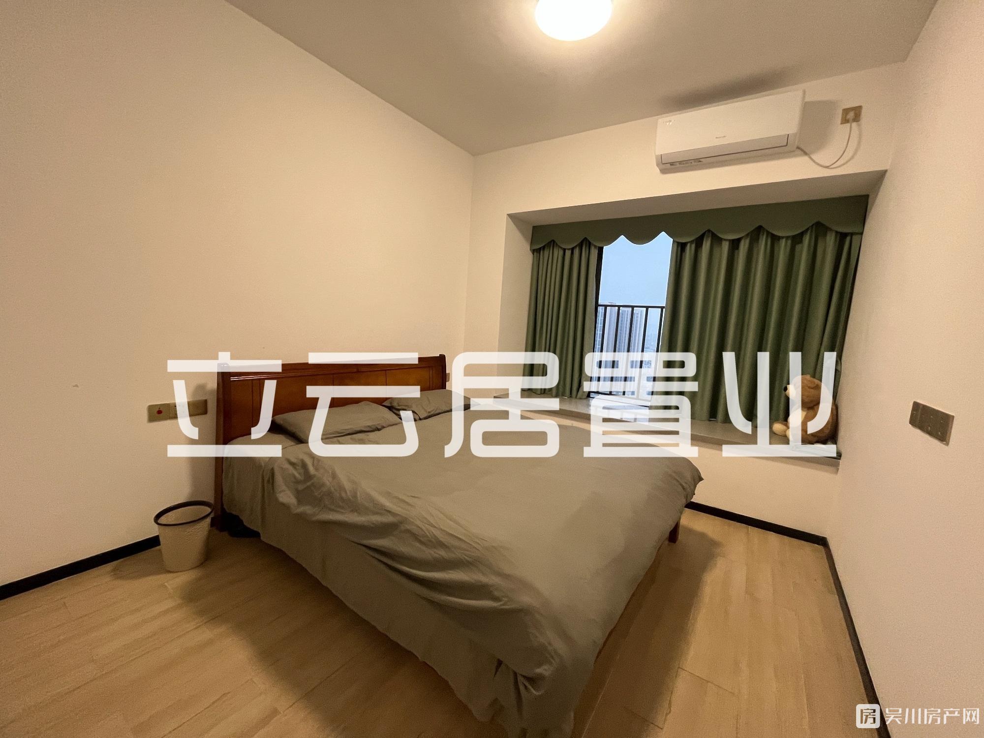 出租時(shí)代廣場(chǎng)2室1廳1衛(wèi)80平家私齊全1800元/月住宅