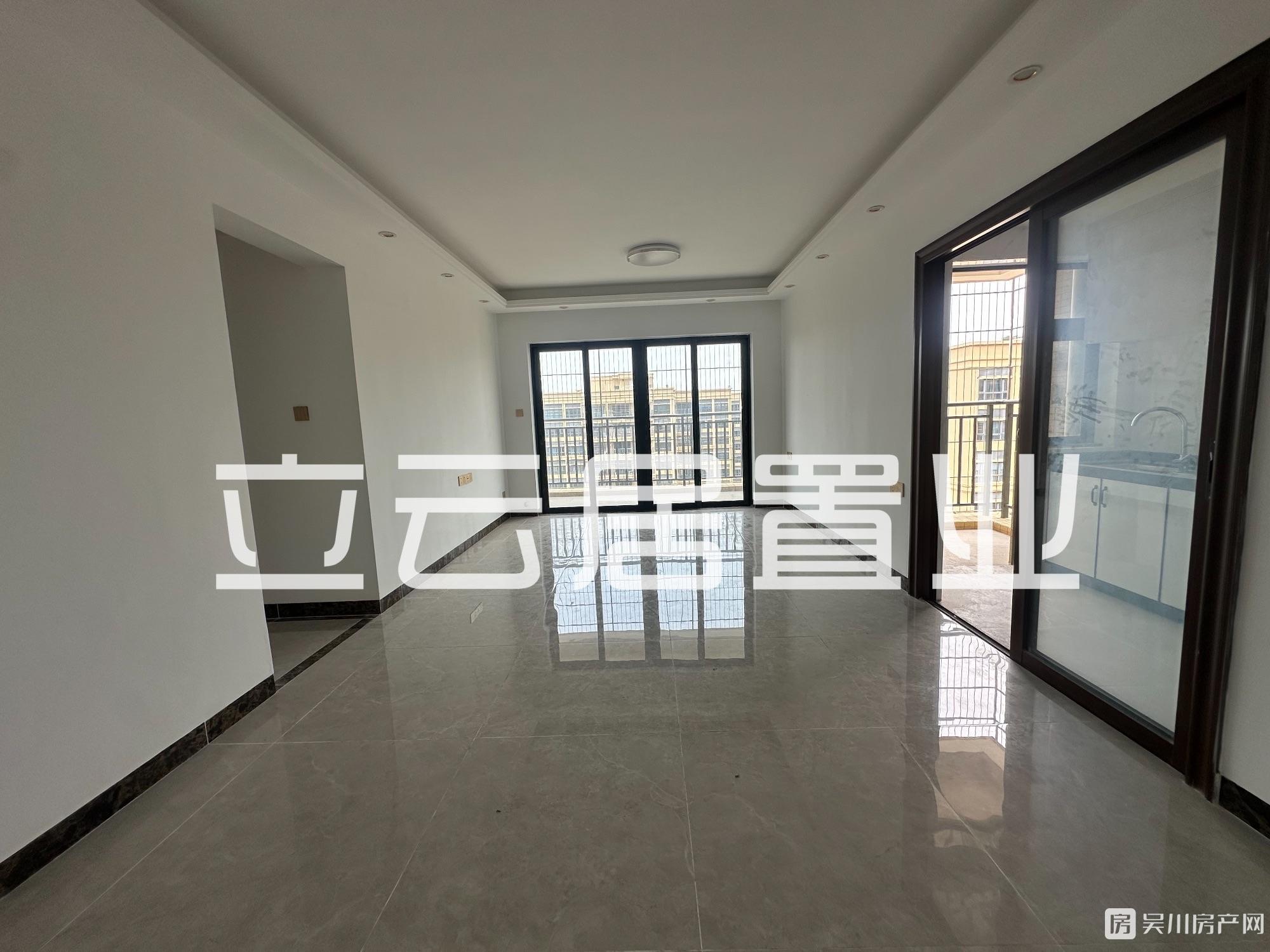 出售壹號(hào)公館全新未入住的4房，南向，證件齊全，可入讀吳川第一小學(xué)，單價(jià)僅5千多