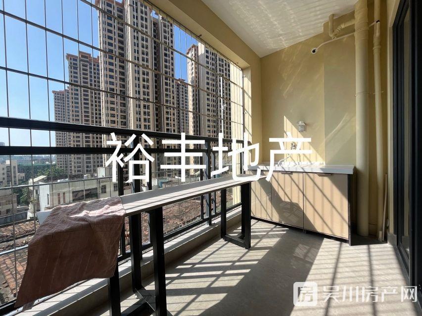出售時代廣場2室1廳1衛(wèi)80平米65萬住宅