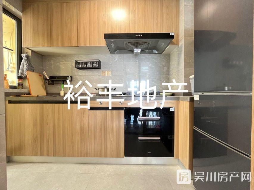 出售時代廣場2室1廳1衛(wèi)80平米65萬住宅