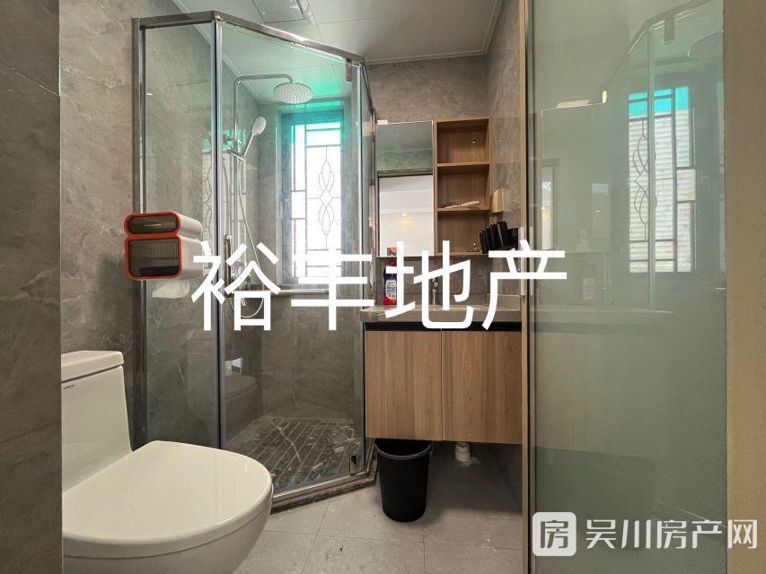 出售時代廣場2室1廳1衛(wèi)80平米65萬住宅