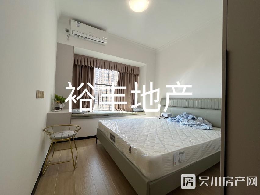 出售時代廣場2室1廳1衛(wèi)80平米65萬住宅