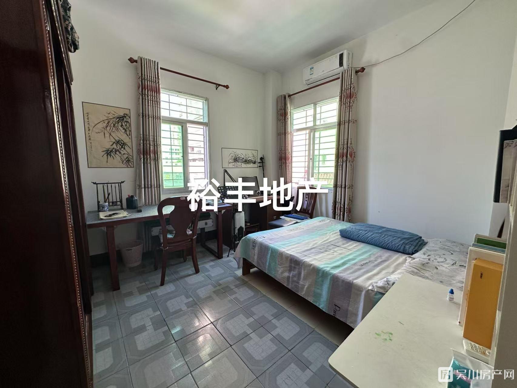 出售梅嶺小學(xué)區(qū)3房，25.8萬住宅