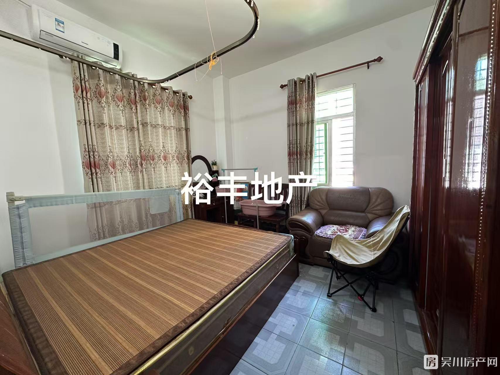 出售梅嶺小學(xué)區(qū)3房，25.8萬住宅