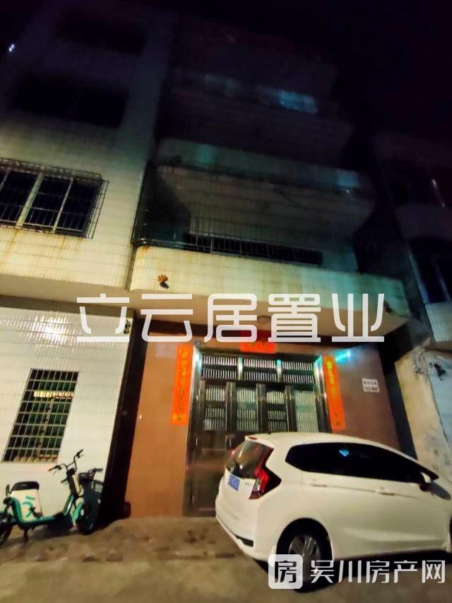 出售山莊路私人屋2室2廳1衛(wèi)120平米210萬住宅