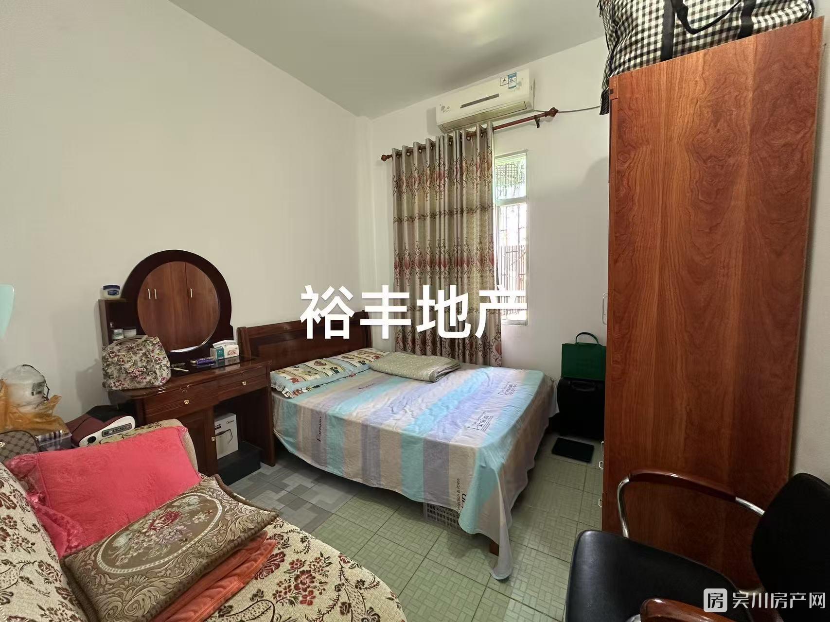 出售梅嶺小學(xué)區(qū)3房，25.8萬住宅