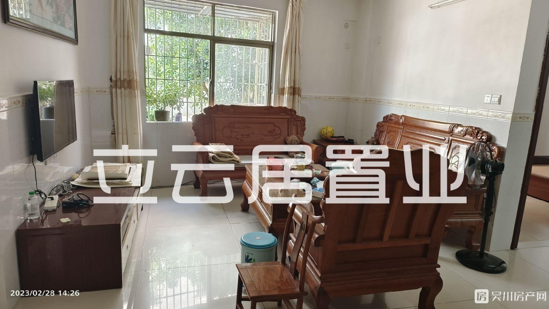 出售金海小區(qū)3室2廳1衛(wèi)100平米39萬(wàn)住宅