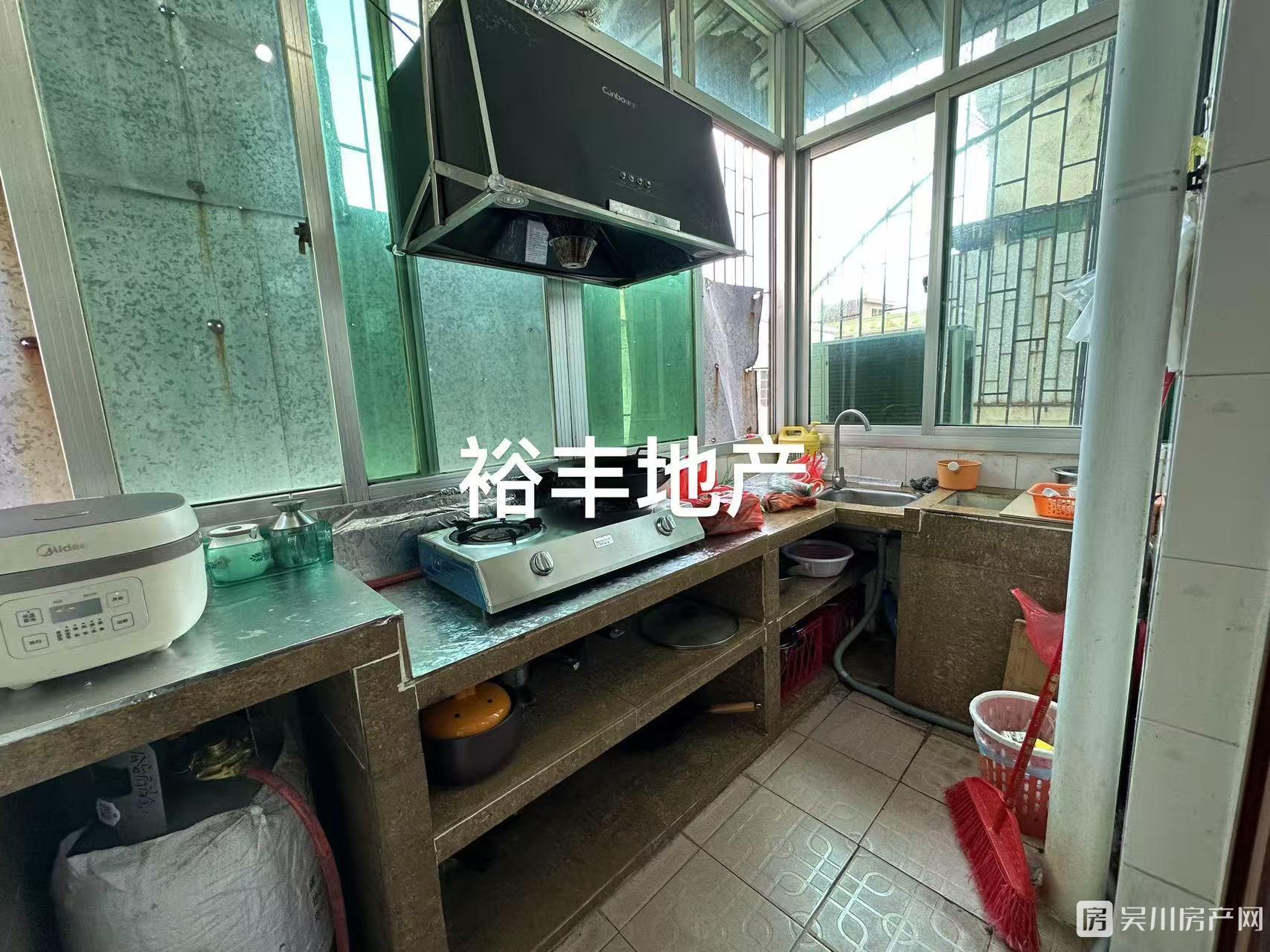 出售梅嶺小學(xué)區(qū)3房，25.8萬住宅