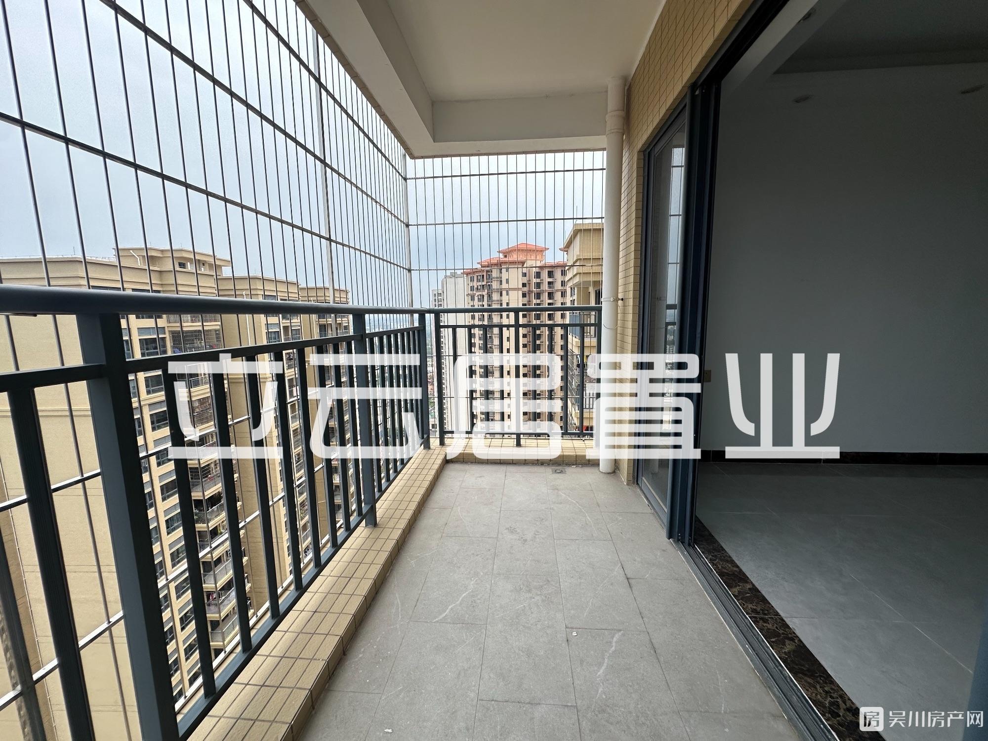 出售壹號(hào)公館全新未入住的4房，南向，證件齊全，可入讀吳川第一小學(xué)，單價(jià)僅5千多