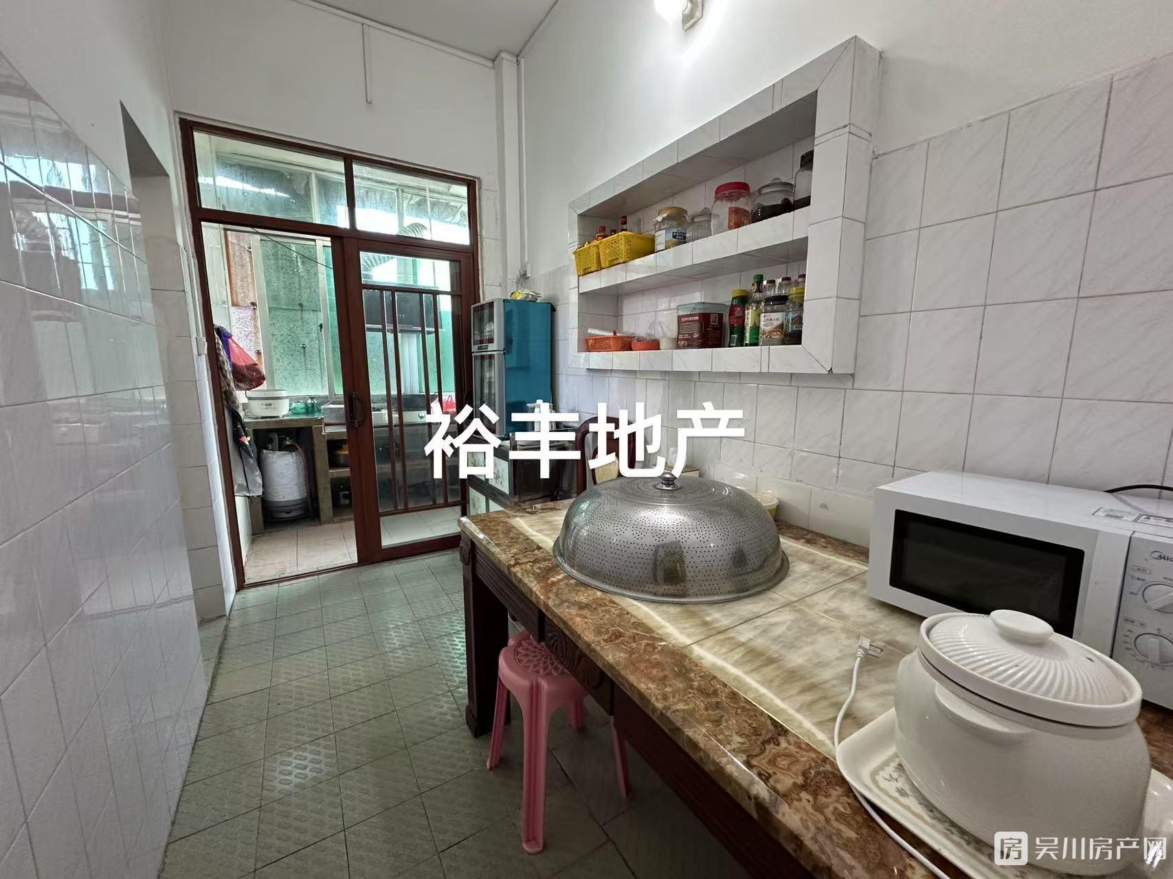 出售梅嶺小學(xué)區(qū)3房，25.8萬住宅